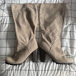 Elegant Beige Women's Heeled Boots